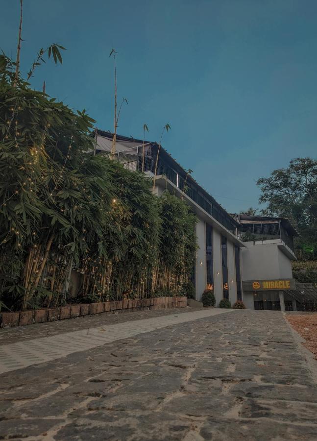 Miracle Hotel And Resorts Kozhikode Buitenkant foto