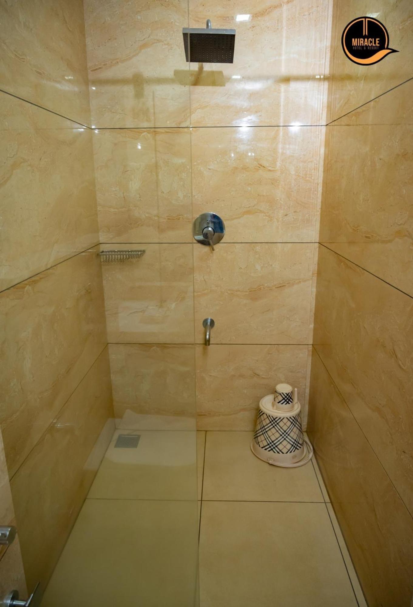 Miracle Hotel And Resorts Kozhikode Buitenkant foto